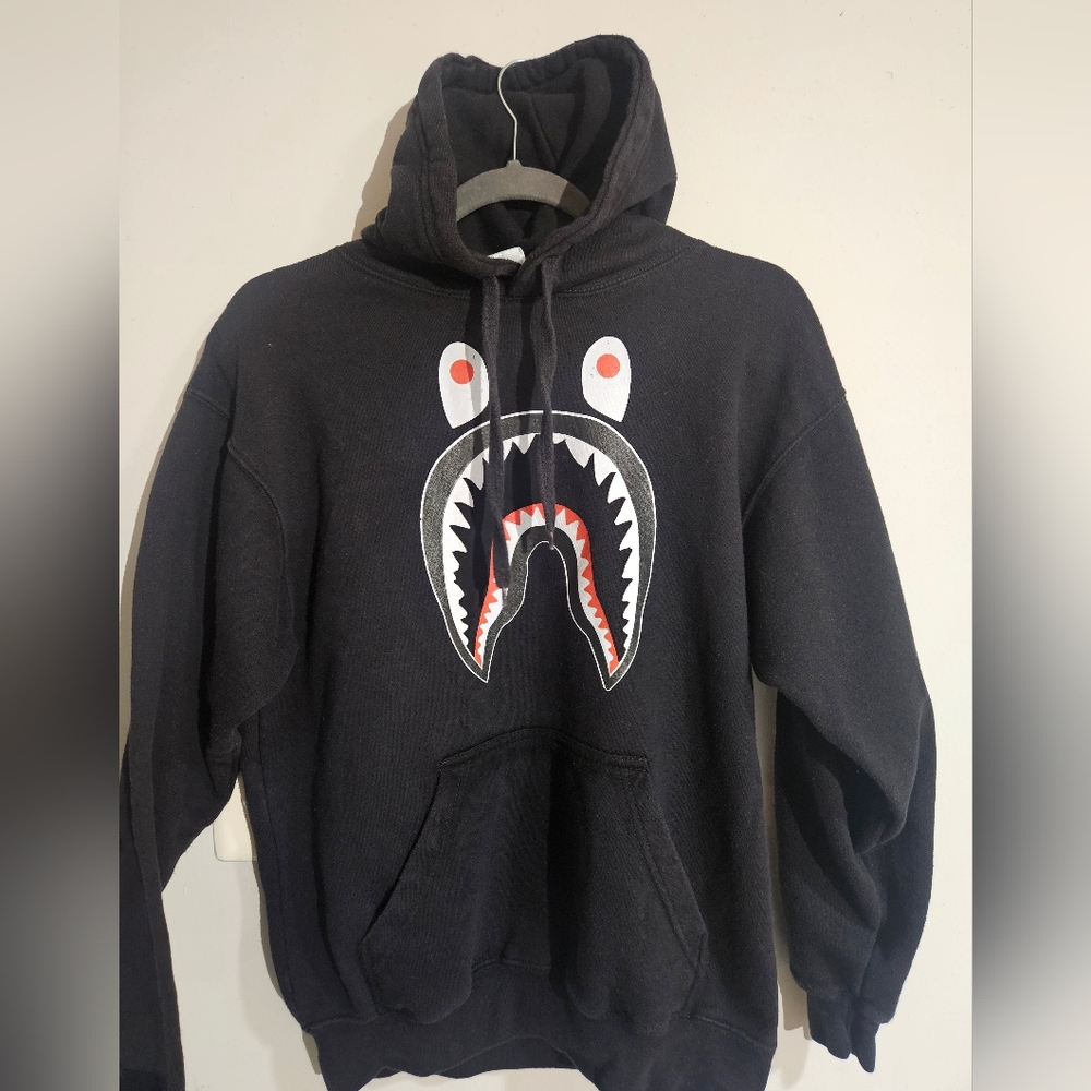 Pacific & Co Shark Graphic Black Pullover Hoodie Fleece Men's Size Small